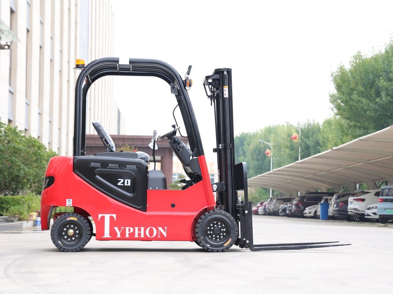 2024-TYPHON-2-Ton-Rated-Capacity-Electric-Forklift6.jpg