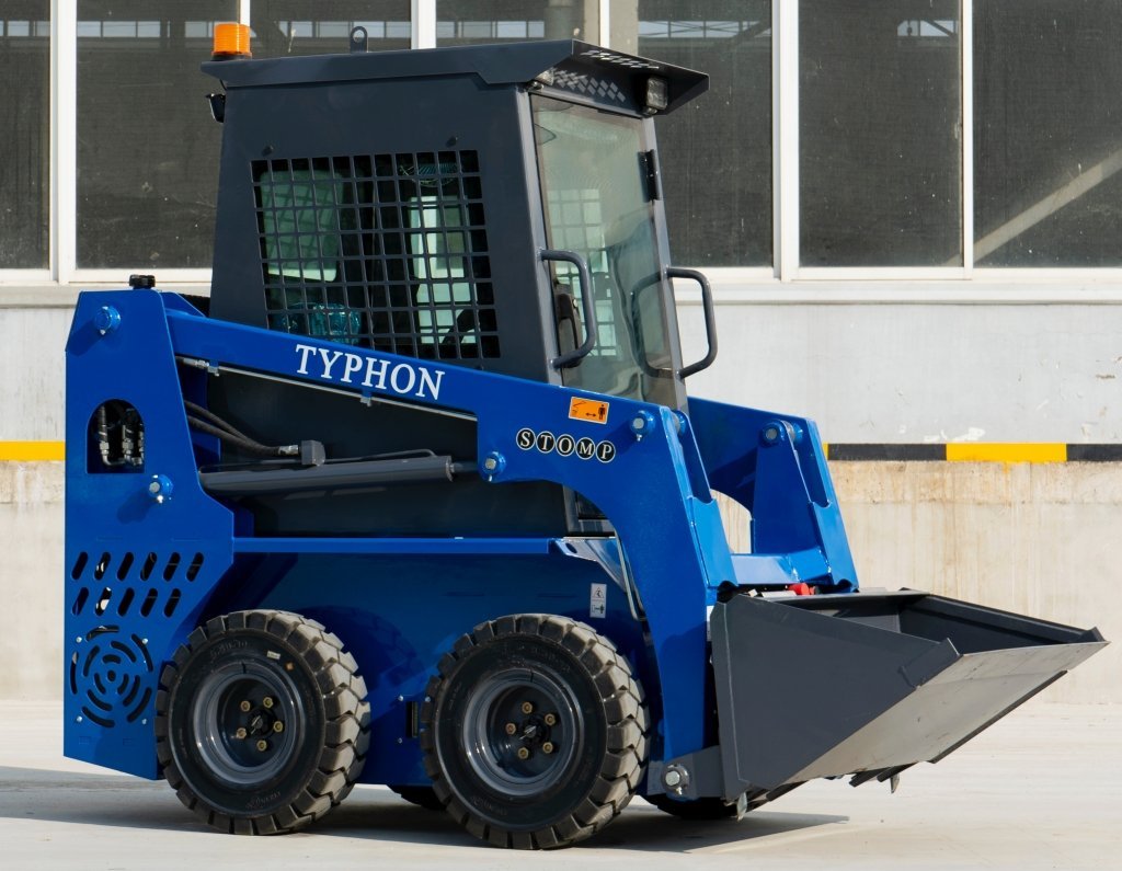Mini-Skid-Steer-Kubota-D1105-Diesel.jpg