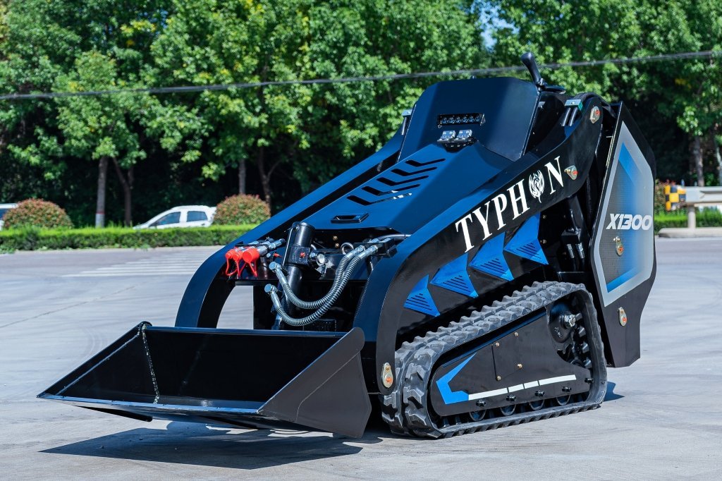 Brand New TYPHON STOMP X1300 25HP Kubota Diesel Mini Skid Steer Loader