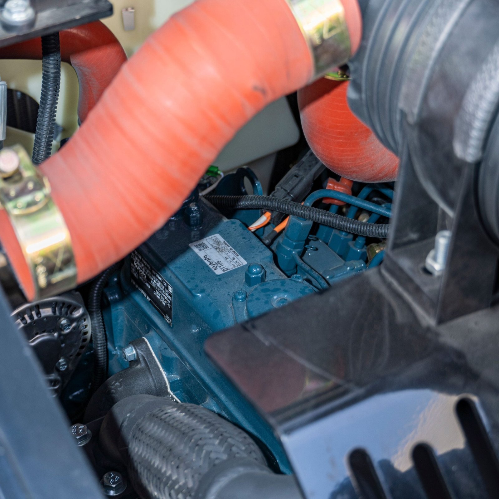 TYPHON Stomp V1000 24HP Kubota D1105 Water Cooled Diesel Skid Steer Pilot Control