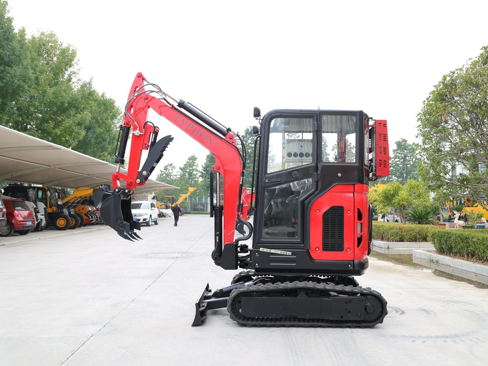 TYPHON-TERROR-X2-Mini-Excavator-2.7-Ton6-scaled-1.jpg