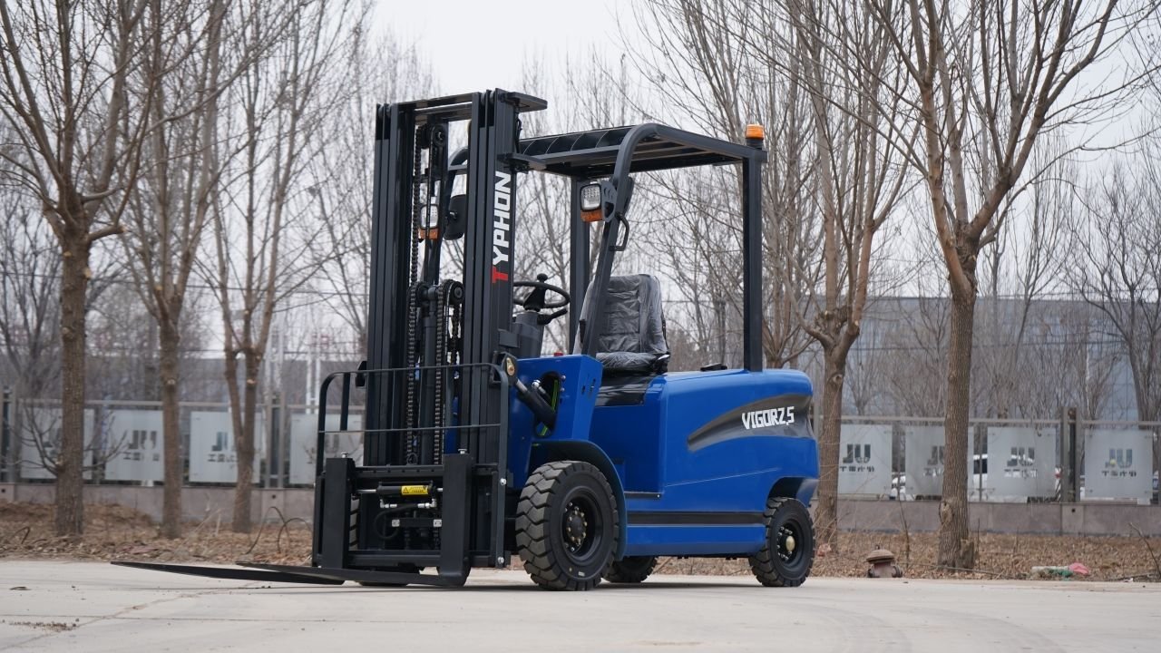 VIGOR-2.5-Blue-Electric-Forklift4.jpg